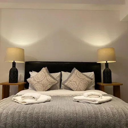 Queen Street Boutique Suites-3