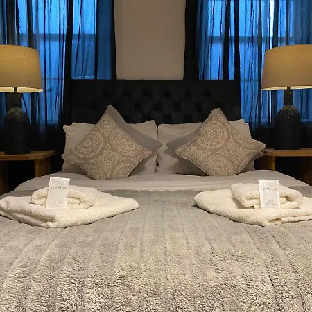 Queen Street Apartments-2